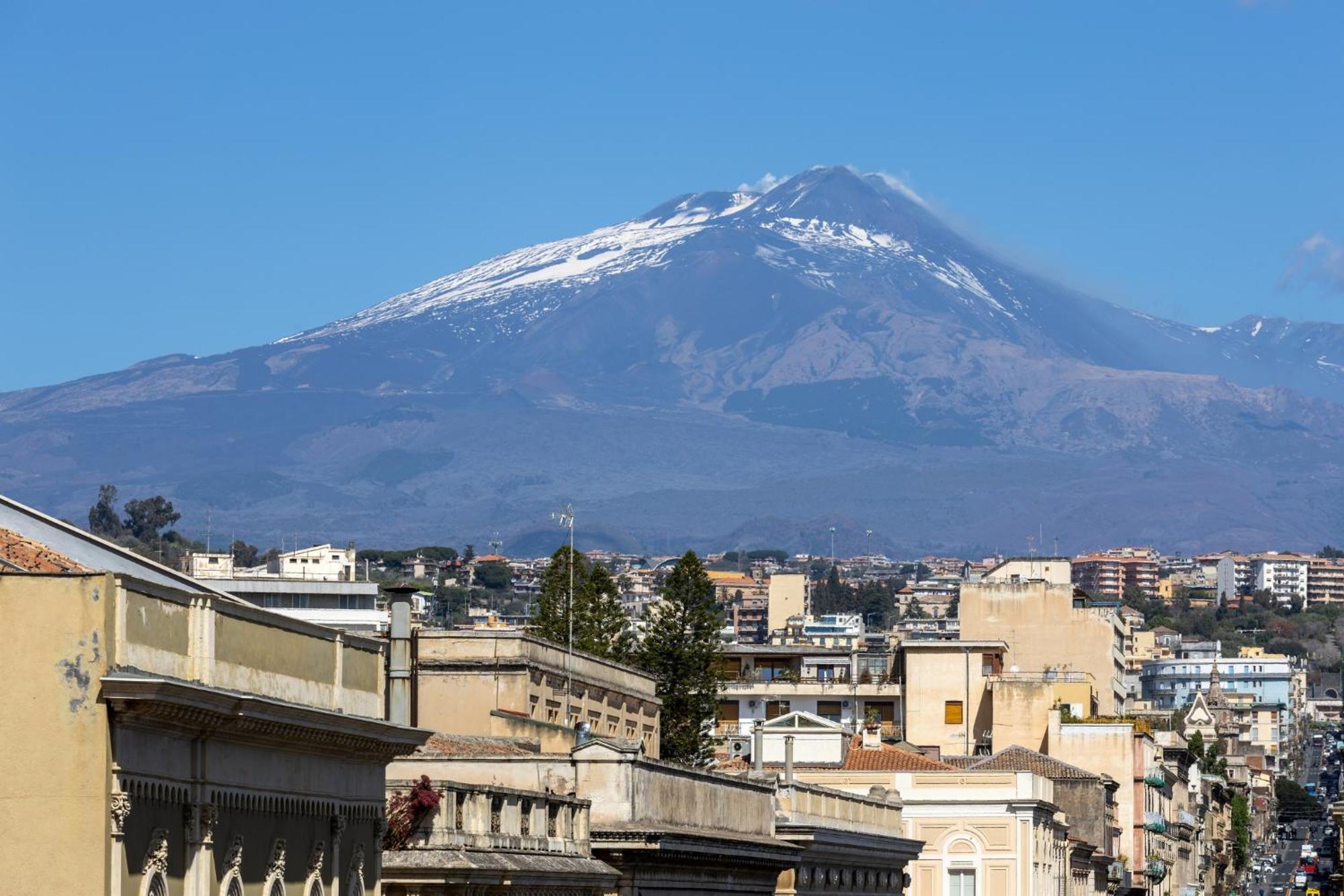 Palazzo Costarelli - Bed And Breakfast คาตาเนีย ภายนอก รูปภาพ