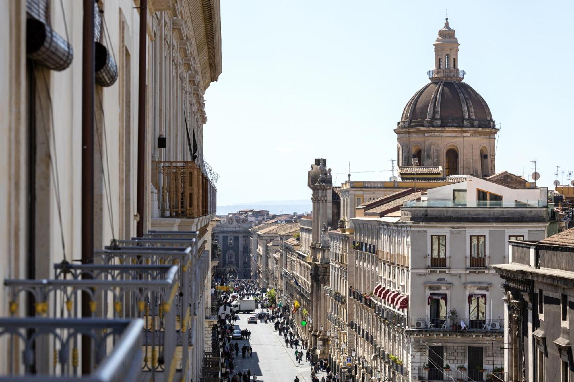 Palazzo Costarelli - Bed And Breakfast คาตาเนีย ภายนอก รูปภาพ