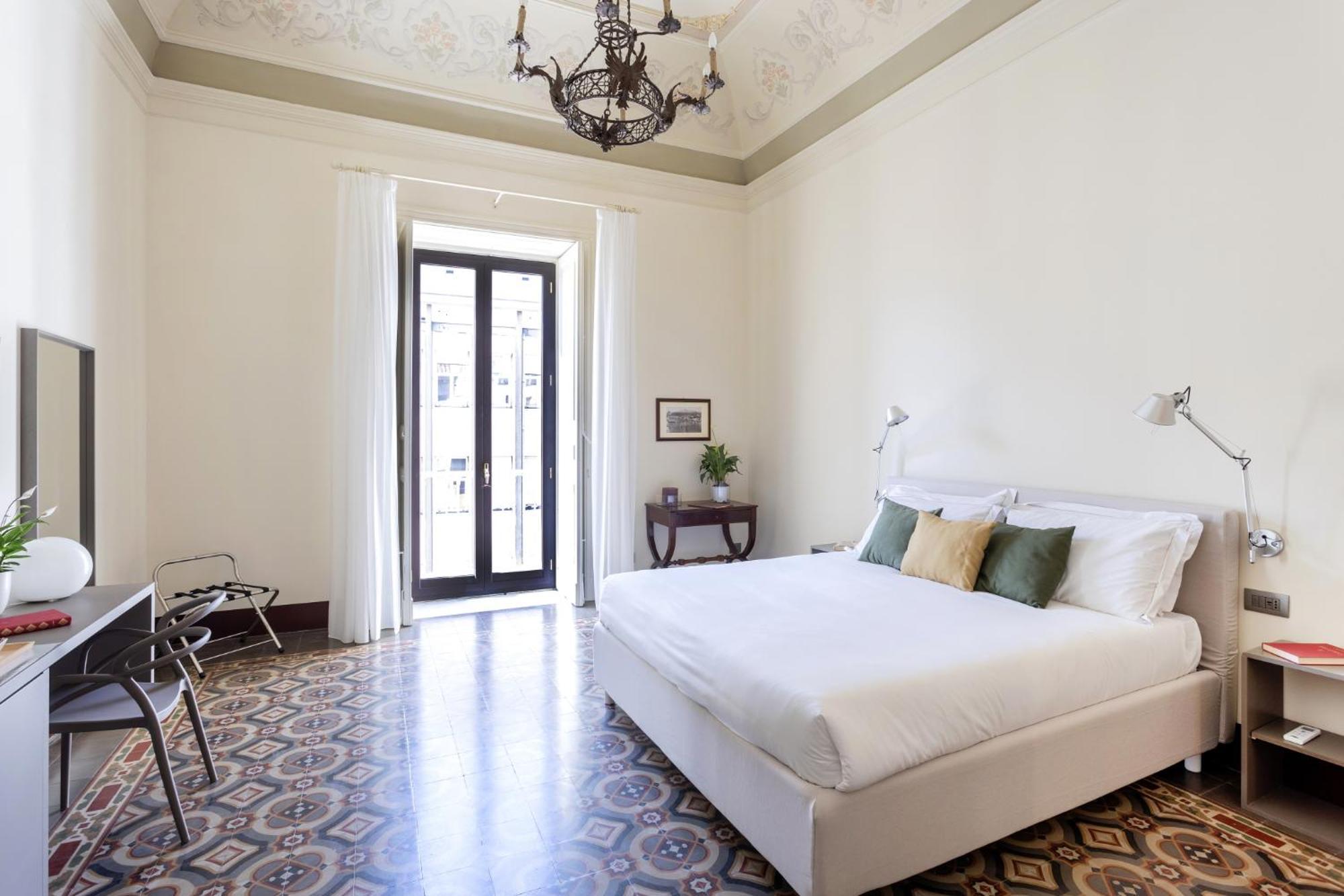 Palazzo Costarelli - Bed And Breakfast คาตาเนีย ภายนอก รูปภาพ