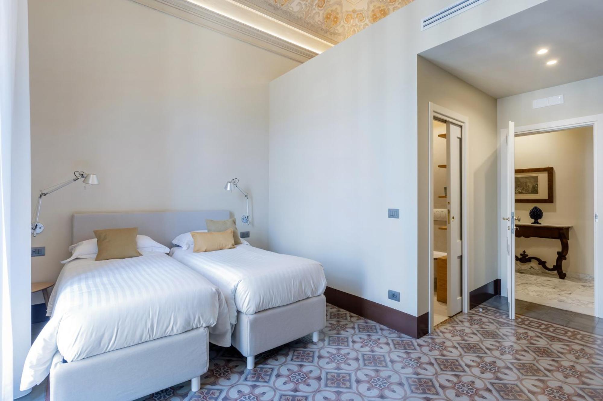 Palazzo Costarelli - Bed And Breakfast คาตาเนีย ห้อง รูปภาพ