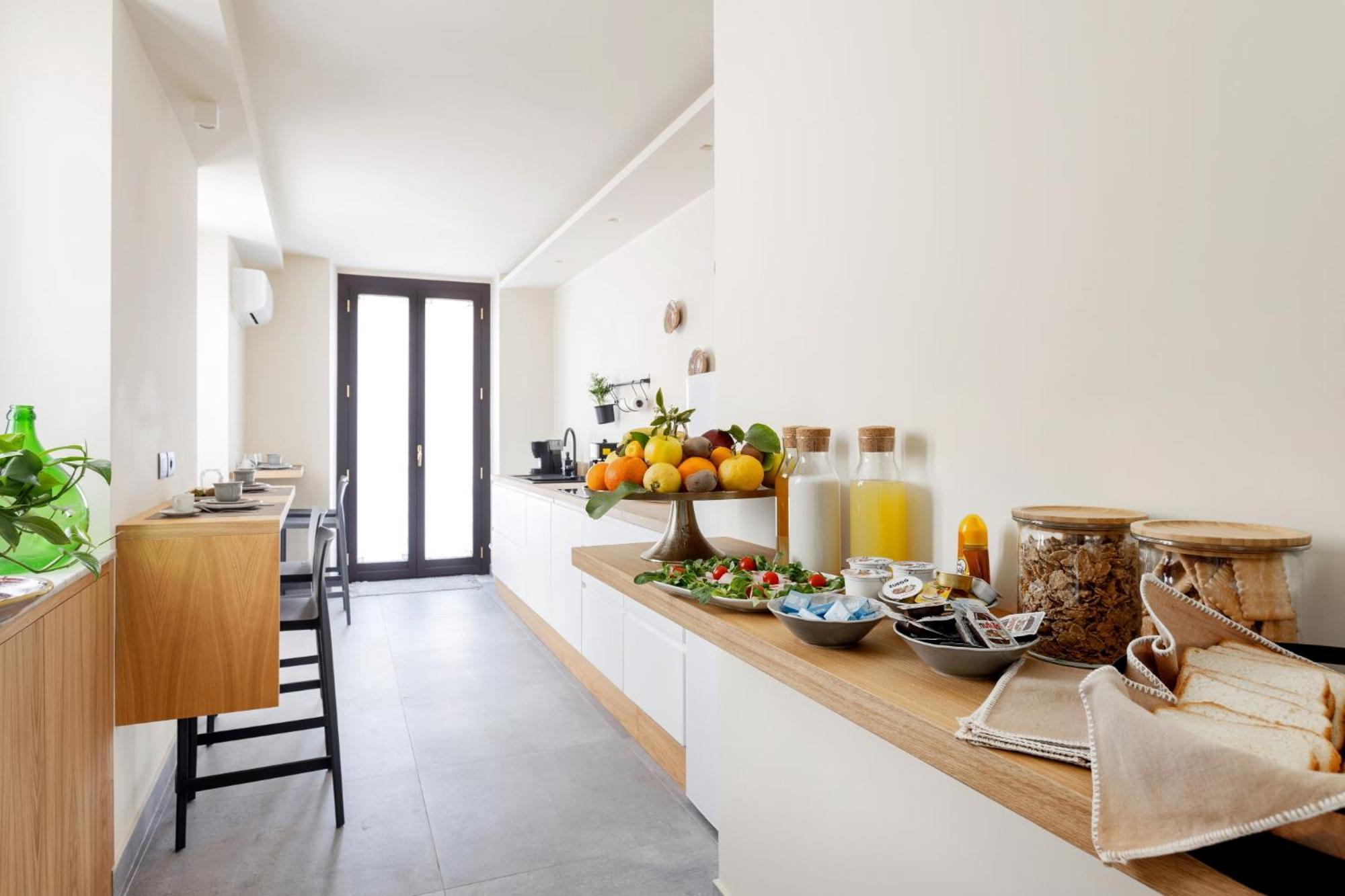 Palazzo Costarelli - Bed And Breakfast คาตาเนีย ภายนอก รูปภาพ