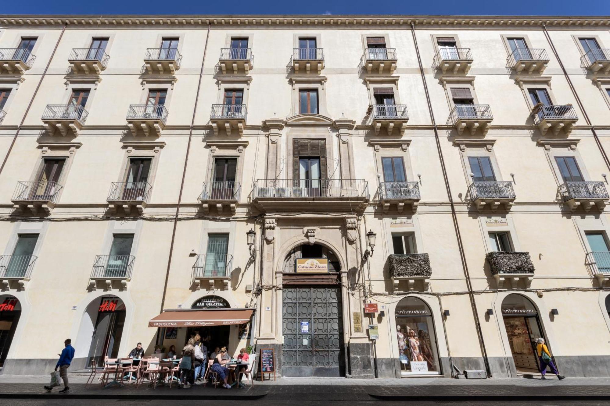 Palazzo Costarelli - Bed And Breakfast คาตาเนีย ภายนอก รูปภาพ