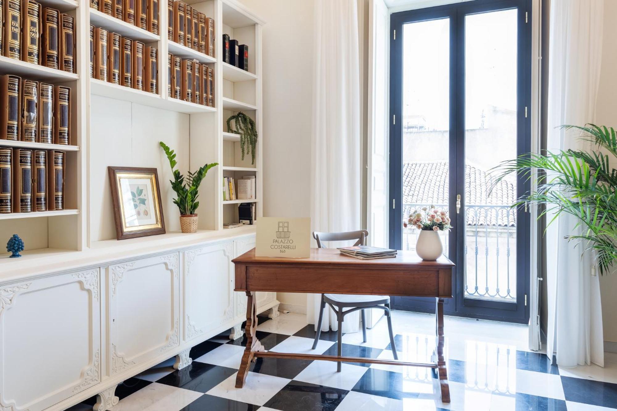 Palazzo Costarelli - Bed And Breakfast คาตาเนีย ภายนอก รูปภาพ